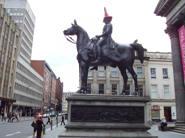 Statue_of_Wellington,_mounted,_Glasgow_-_DSC06285